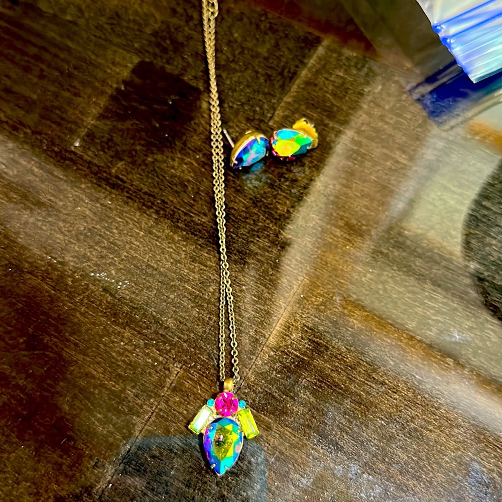 Sorrelli necklace and earrings